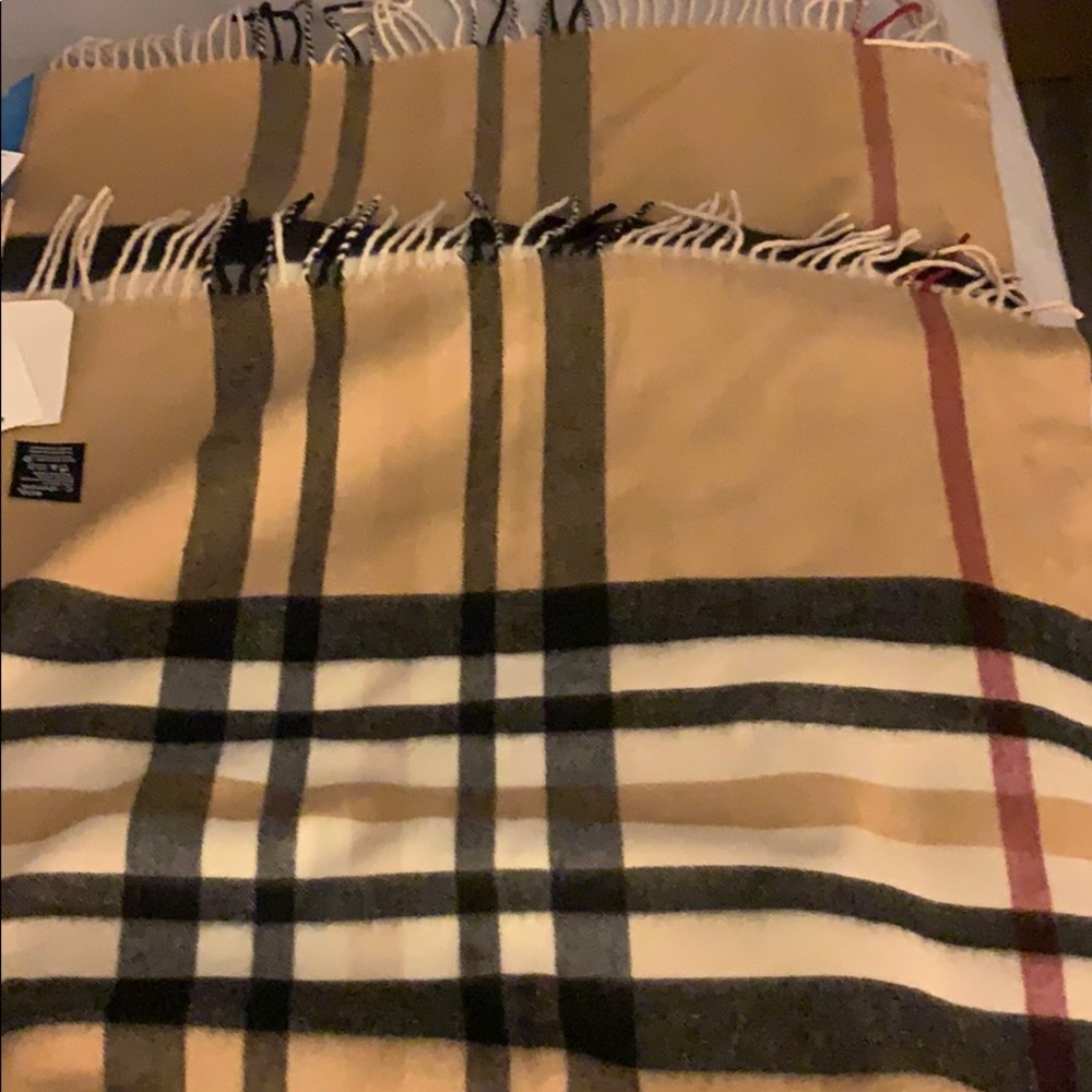 Beautiful brand new cashmink shawl or scarf